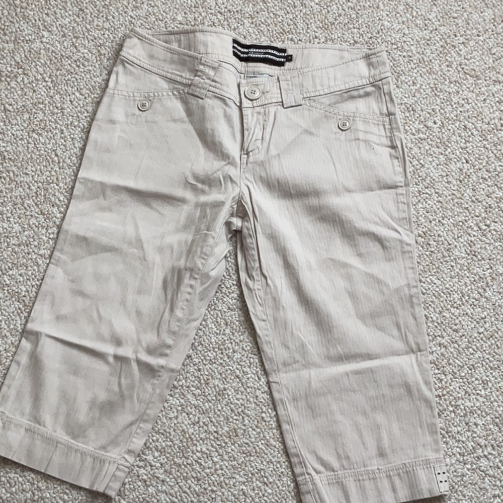 DCasual Women's Cream Cropped Pants